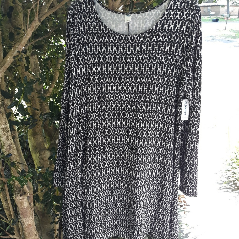 NWT OLD NAVY GEOMETRIC B&W RAYON DRESS, L